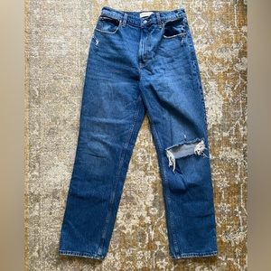 Size 29 Abercrombie 90’s Straight Ultra High Rise